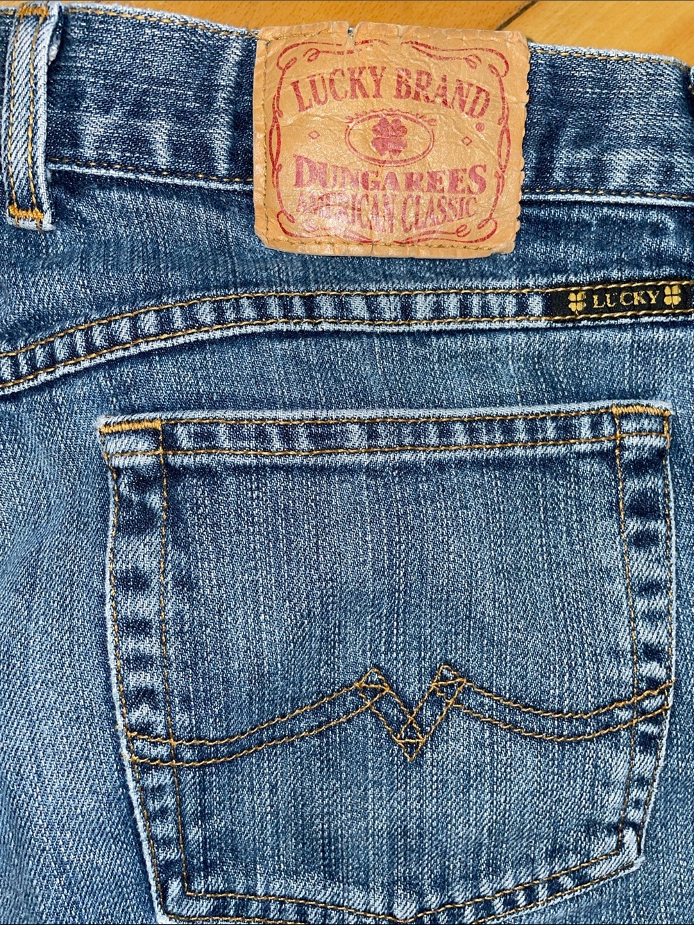 Old style Lucky Brand Women's Flared Jeans in Medium Blue Wash - Picture 2 of 2
